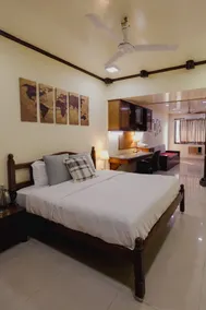 Spacious 5BHK Retreat Dadar Private Terrace & More - Image 4