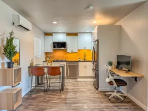 Double Queen Studio*FullKitchen*75\"TV*W/D*Rainfall - Image 4