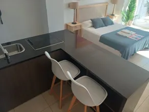 Beautiful 90-meter loft with jacuzzi and bay view - Image 2