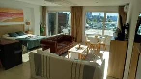 Beautiful 90-meter loft with jacuzzi and bay view - Image 4