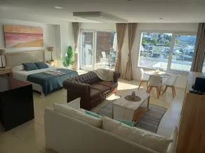 Beautiful 90-meter loft with jacuzzi and bay view - Image 3