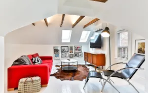 Eclectic 2 story Ossington | Hot Tub | Downtown - Image 2