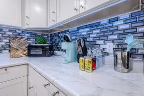 Modern 2BR/2BA Apartment in the Heart of Glendale - Image 3