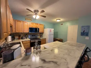 Pool/Beach View Condo - Image 4