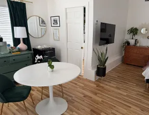 Top of the Hill-Cozy 1 bed/1 bath cottage, less than one mile to downtown. - Image 5