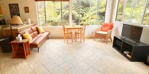Beautiful island getaway: pool, lanai, garden view - Image 3