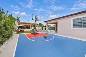 Sunshine 6BR Villa • Jacuzzi/Chill Yard/Games - Image 5