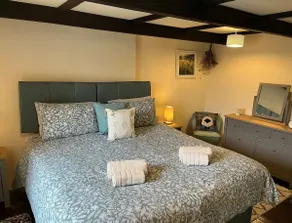 Cosy, Dog Friendly Cottage w/ Free WiFi, Woodburner, a good size garden and a short walk to two pubs - Image 2