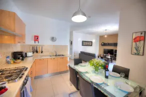 St Julians lovely 3 bedrooms by Homely - Image 4