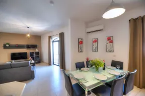 St Julians lovely 3 bedrooms by Homely - Image 3