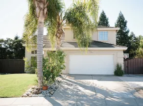 Travelers Dream! Large Home, Huge Yard, Style & Comfort - Image 2