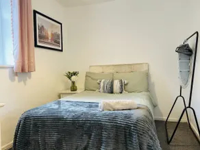 Cosy Flat - Over Arch - Image 2