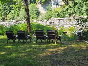 Mt. Pilchuck/ Stilly Riverfront Lrg. Cabin. - Image 3