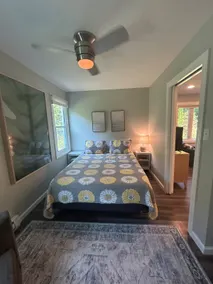 Updated, bright, and peaceful cottage in Lakeside - Image 2