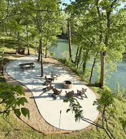 Entire High Bank Property 3 Riverfront Tiny Cabins - Image 2