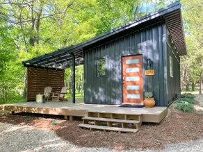 Entire High Bank Property 3 Riverfront Tiny Cabins - Image 4