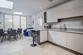 Spacious, High Spec & Modern - Image 5