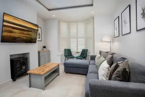 Spacious, High Spec & Modern - Image 2