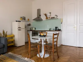 City Center Boutique Apartment with free parking - Image 4
