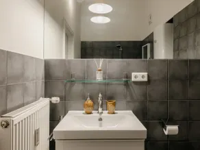 City Center Boutique Apartment with free parking - Image 5