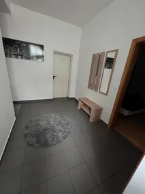Centrally located accommodation - Image 2
