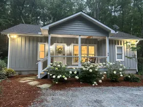 Cozy Retreat in the Trees•4.8 to Highlands•No Fees - Image 2