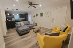 Cottage in Downtown Houma - Image 2