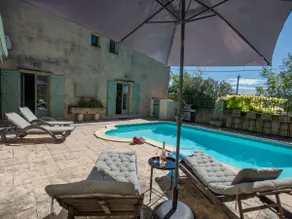 Renovated farmhouse with private pool - Image 4