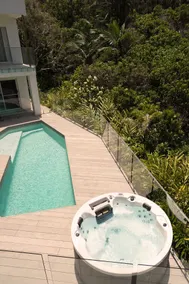 Surfside - 150m to beach w/heated pool - Image 4
