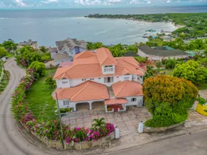 5-Star Oceanview 3BR Villa w/Pool, Chef & Driver - Image 2