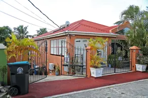 Spacious 2BR/1BA Near Beach Parking Sleeps 4 - Image 3