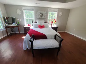 luxury Home Near Town Center - Image 4