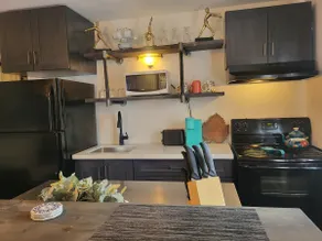 1 bed apt Downtown. walking distance to beach - Image 3