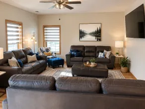 Great View, 7 mins to Ark, In Town, 4 BR, 3 BA - Image 4