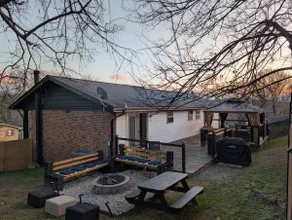 ~Family & Pet Friendly Home~ Mins to Attractions! - Image 4