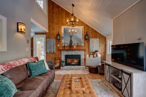 Stylish Mtn Home-Indoor Pools/ Hot Tubs & Fire Pit - Image 2