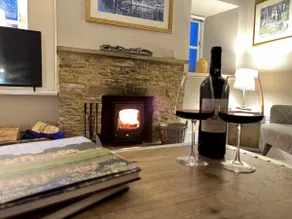 Character Cottage (1714), Sleeps 6, Near Soho FH - Image 2