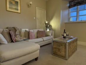 Character Cottage (1714), Sleeps 6, Near Soho FH - Image 4