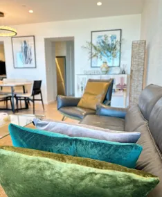 High-end, super large, three-bedroom apartment in the city center/free parking, super large swimming pool/long-term rental inquiry welcome - Image 3