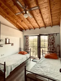 Vacation and Village House with a View in Mount Ida - Image 4