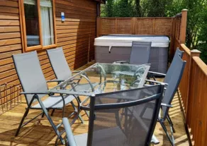Devon Comfort Lodge with Hot Tub - Spa Resort in Devon - Image 2