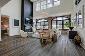 301- Loft stay w/ rooftop patio & parking - Image 2