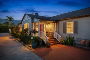 Spacious retreat mere minutes from Butterfly Beach - Image 3