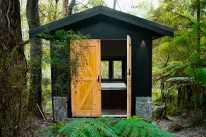 Modern Lodge House, Mountain Views, on River, Pets - Image 2
