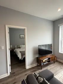 Charming 3BR Condo, King Bed, Free Parking - Image 3