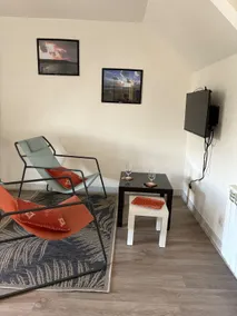 Warm attic apartment with 2 bedrooms - Image 5