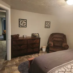 Guest Suite In Ammon - Image 2