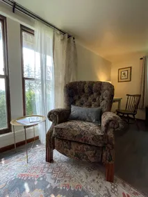 Cozy Apartment in the heart of Historic Lake Mills - Image 4