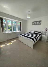 Luxury Private Guesthouse in Moseley | Parking - Image 3