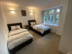 Luxury Private Guesthouse in Moseley | Parking - Image 4